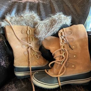 Pair of sorel winter boots. Size 10, barely worn